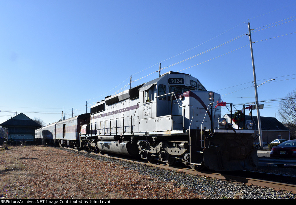 The 3024 leading the train passed the former NYS&W Station building 